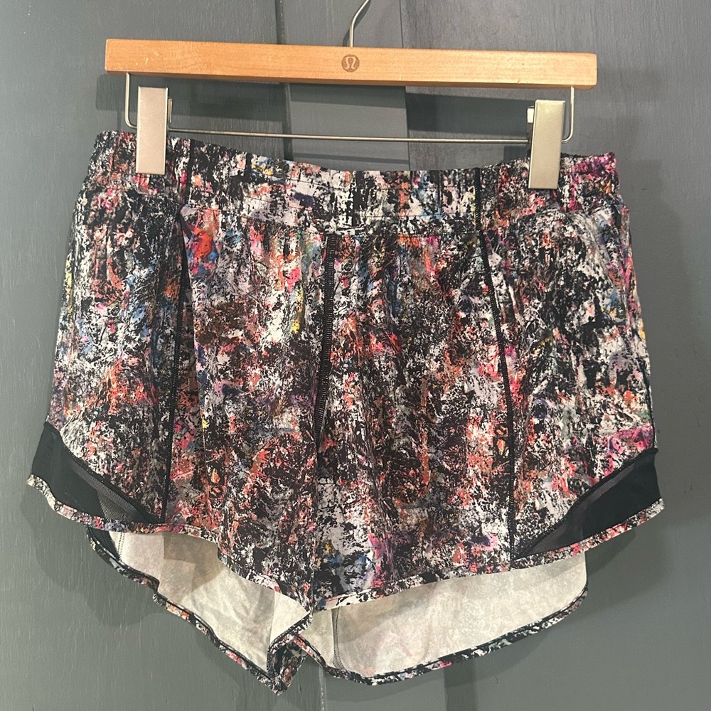 Lululemon LR Hotty Hot Short - 12
